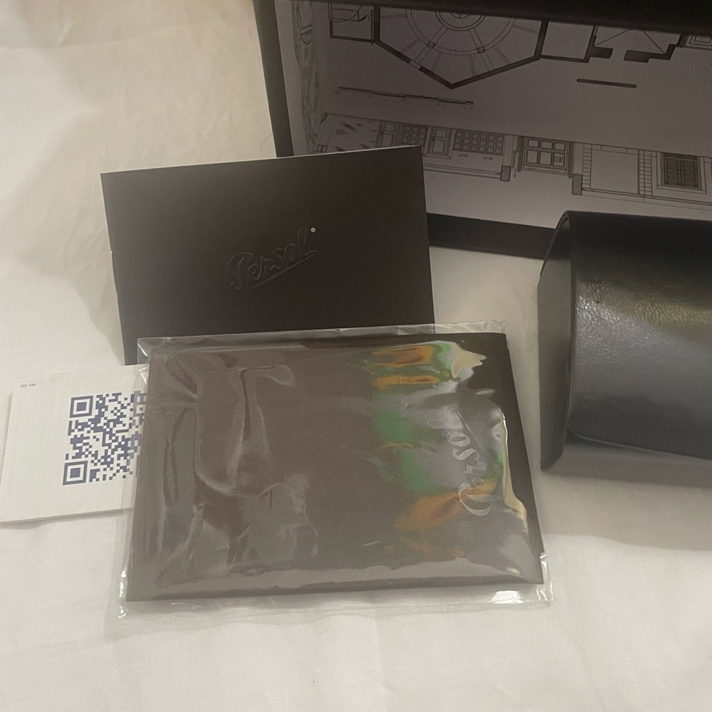NIB Persol Sunglasses case Mew in Box Case Cloth 2 booklets - Picture 2 of 10